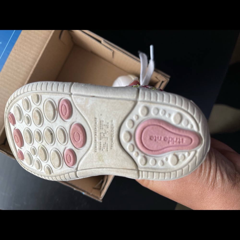Stride Rite Girls Shoe 4W